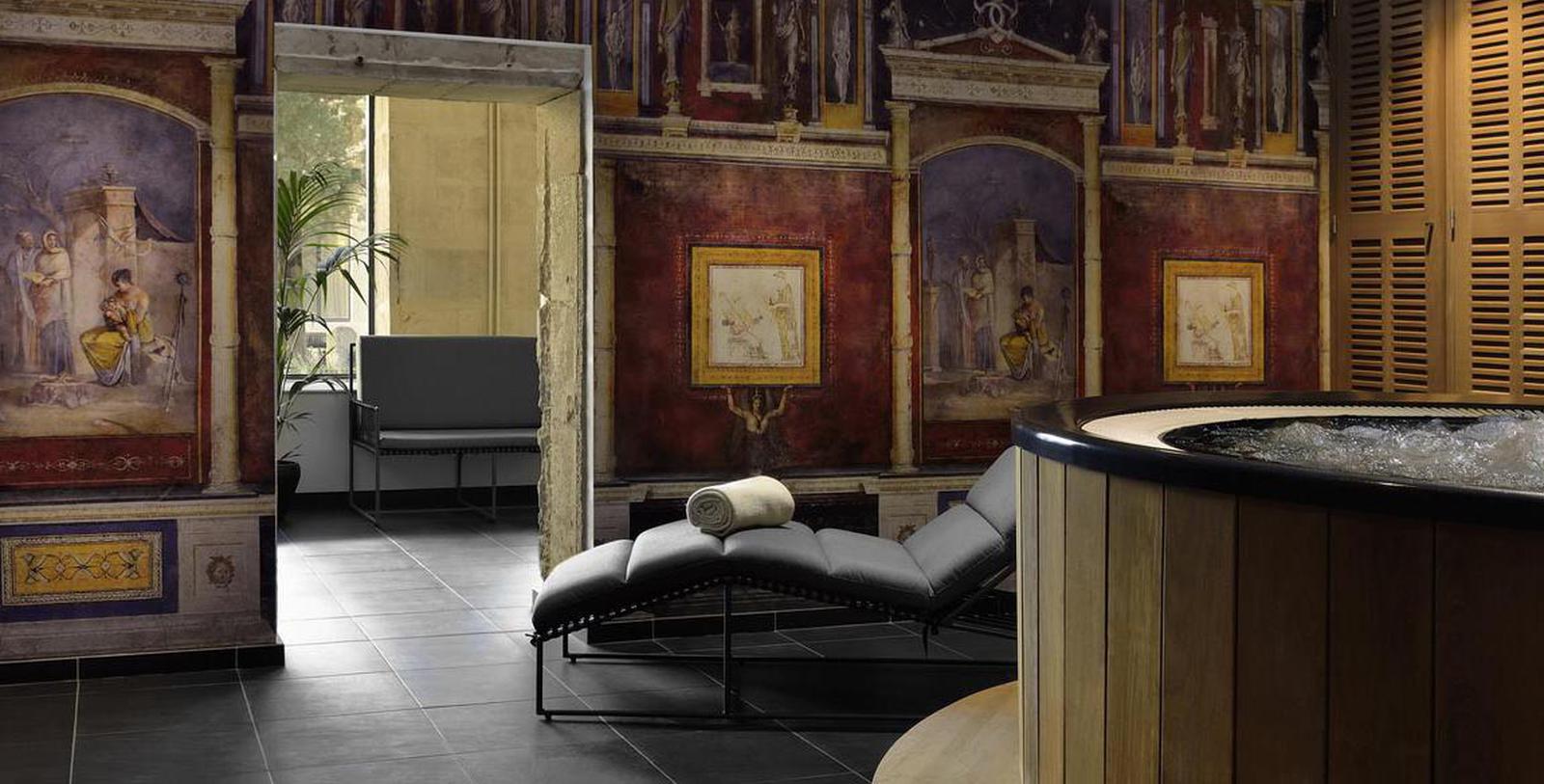 Discover the rooms where British royalty resided at this magnificent historic hotel.