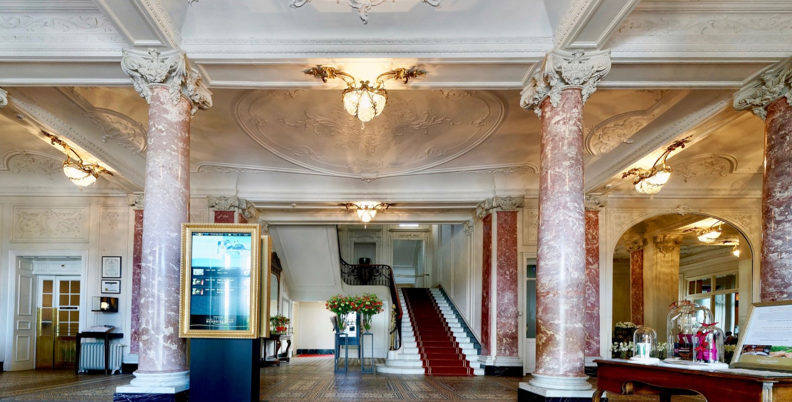 Experience the remarkable Museggmauer.