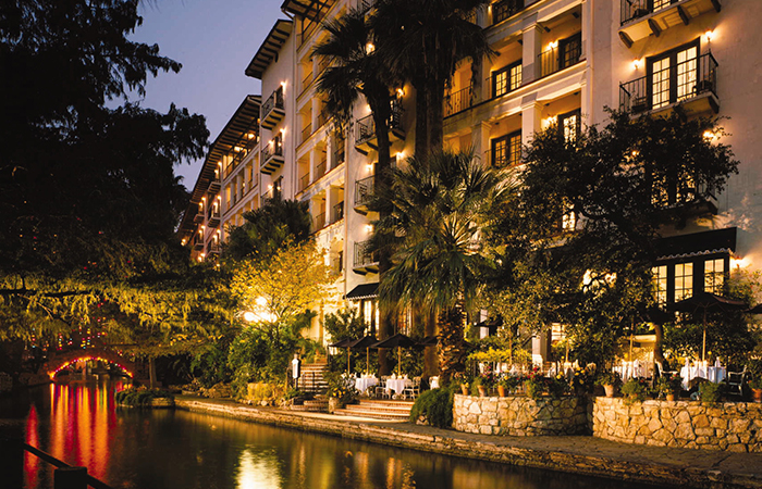 Discover & Explore featuring the Royal Hawaiian, a Luxury Collection Resort