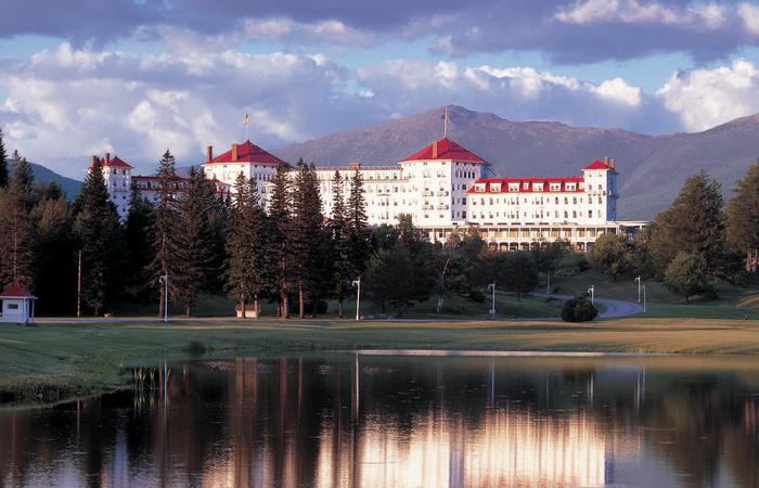 Daytime exterior of the Omni Mount Washington Resort, Bretton Woods in New Hampshire.