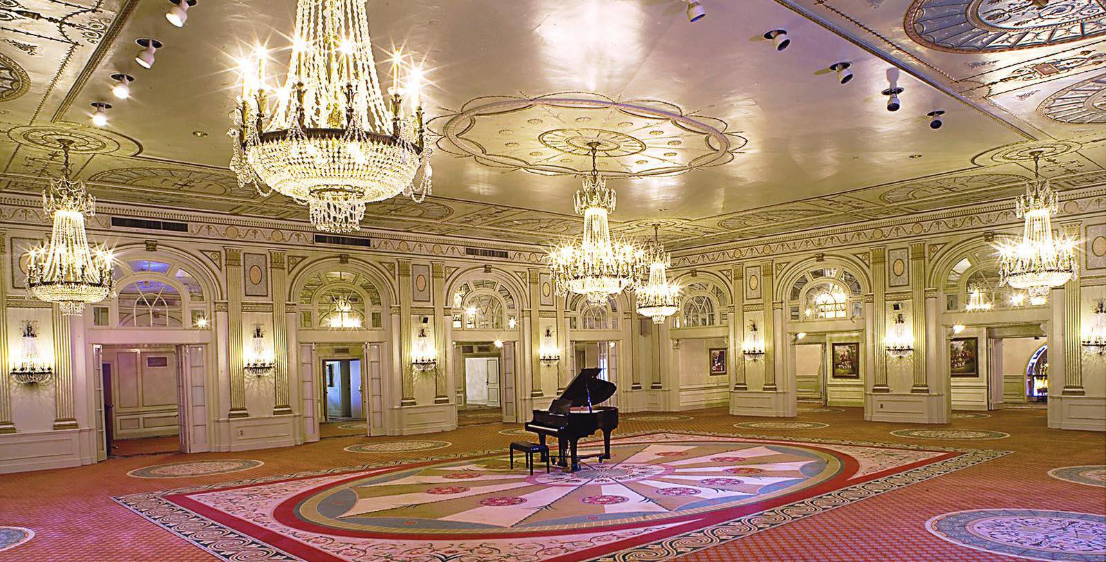 Discover the Georgian Revival architecture of this beautiful hotel.