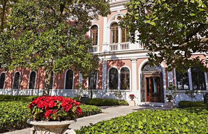 July 2019 Discover & Explore featuring San Clemente Palace Kempinski