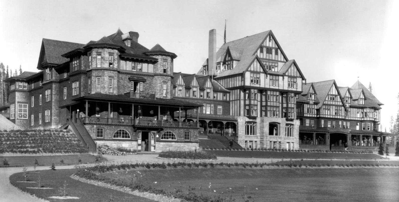Discover the remarkable alpine heritage of the Fairmont Château Lake Louise.