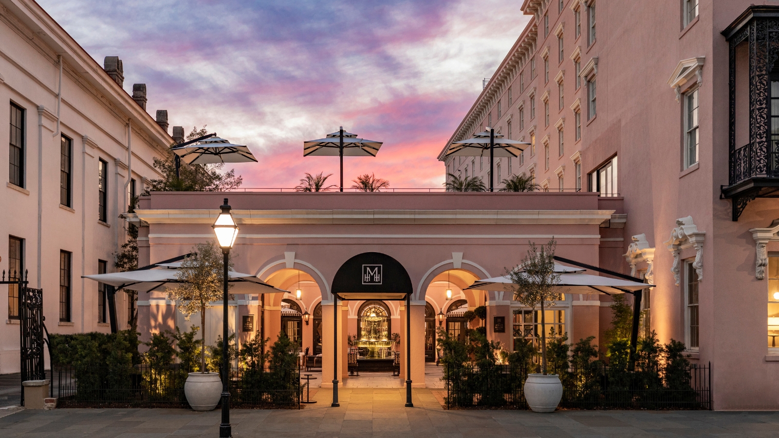 Dusk exterior of the Williamsburg Inn in Virginia.
